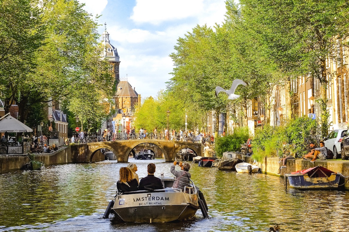Amsterdam: City Travel Guide